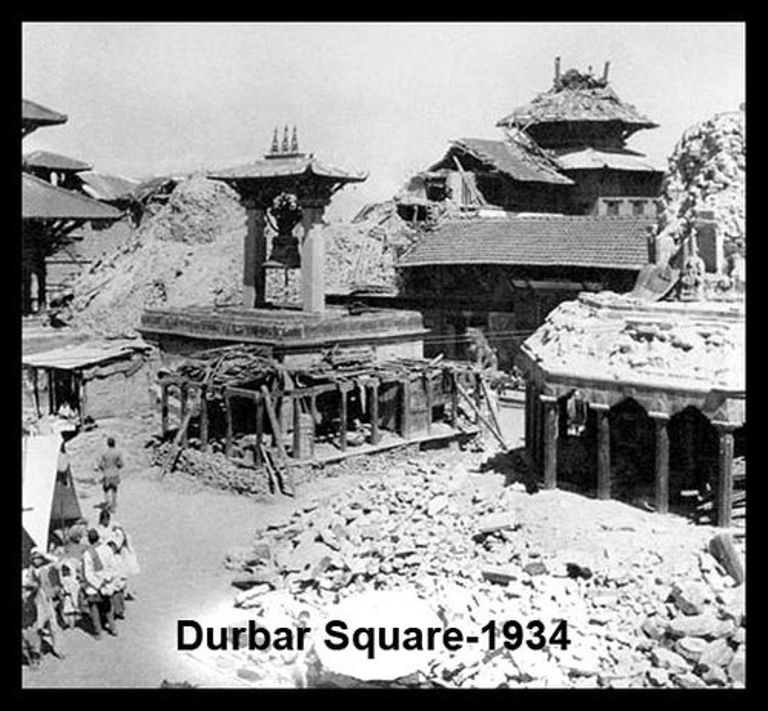 1990 earth quake-darbar square