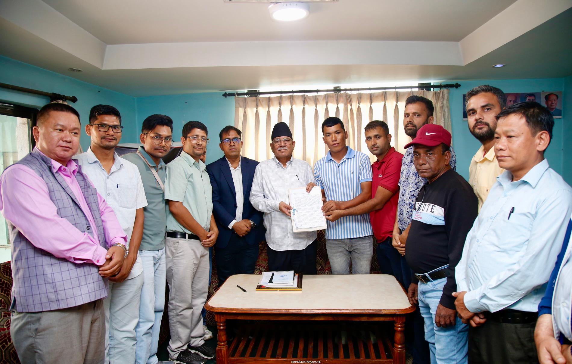 हेटौडा सिमेन्ट उद्योगको समस्या समाधान गर्न प्रचण्डसँग माग