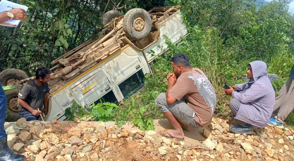 चालकले लागुपदार्थ सेवन गर्दा जीप दुर्घटना