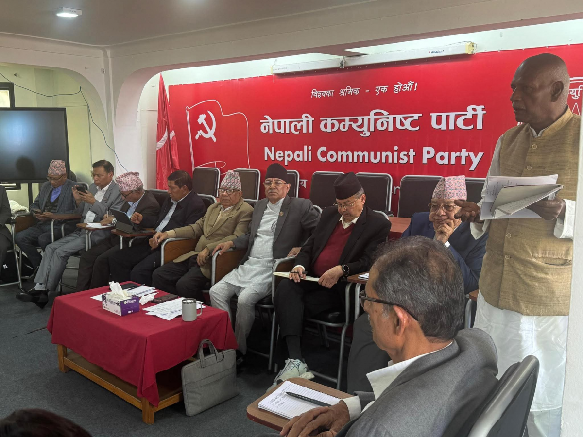 हारबाट विचलित नहुन आग्रह, रचनात्मक प्रतिपक्षको भूमिका खेल्ने प्रचण्डको घोषणा