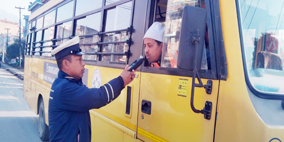 पोखरामा मापसे गरी स्कुल बस चलाउने पाँच चालक नियन्त्रणमा