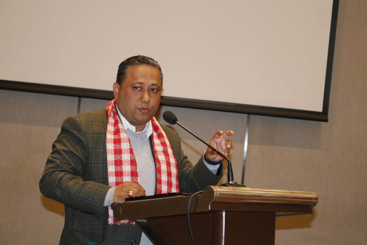 परराष्ट्रमन्त्री खनालको सम्पत्तिः  २२ तोला सुन